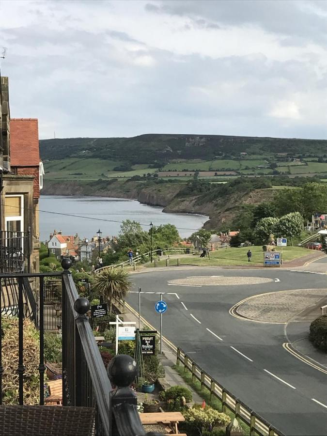 ロビン・フッズ・ベイ The Wayfarer, Robin Hoods Bay Bed & Breakfast エクステリア 写真